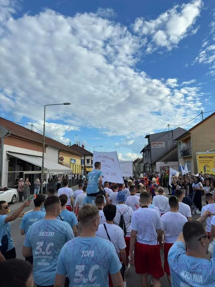 BROĐANI PONOVNO NAJBOLJI: Imamo brutalne maturante. Pogledajte njihove poruke