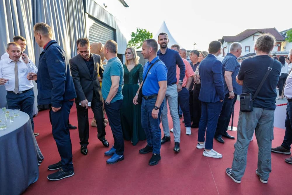 Tvrtka Kožul najvećom privatnom proslavom u Slavonskom Brodu obilježila 30 godina velikom proslavom