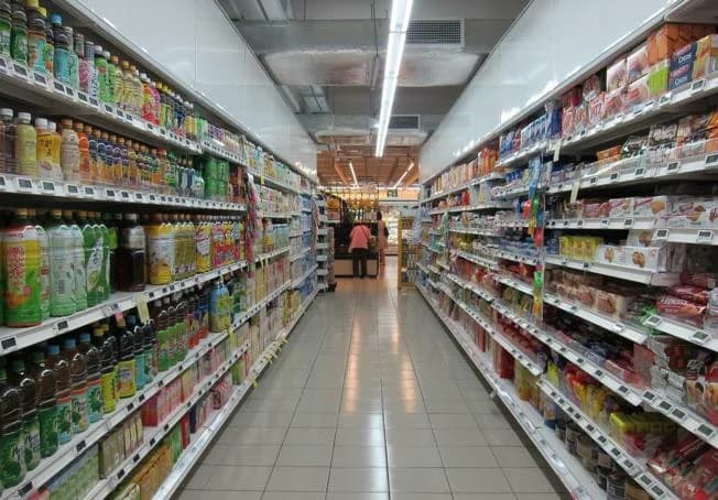 Prijatelja vozio u zatvor pa ʼusputʼ  krali u trgovini