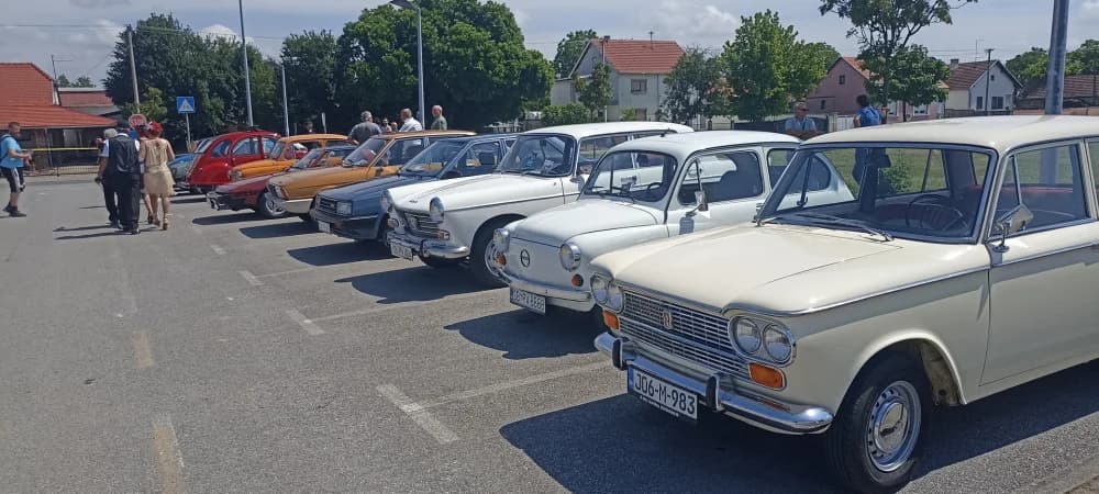 LIMENI LJUBIMCI OKUPIRALI SL. BROD: Održan Međunarodni oldtimer susret