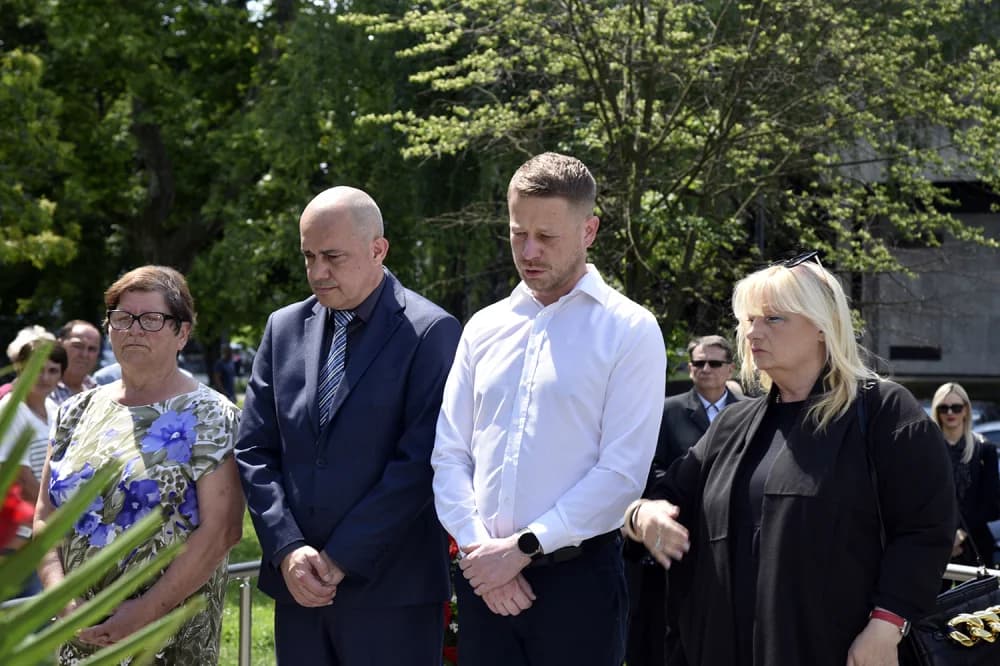 Uz Dan državnosti na Gradskom groblju u Slavonskom Brodu, kod Spomenika poginulim hrvatskim braniteljima na Trgu Stjepana Miletića te kod Spomenika prvom hrvatskom predsjedniku dr. Franji Tužmanu polo