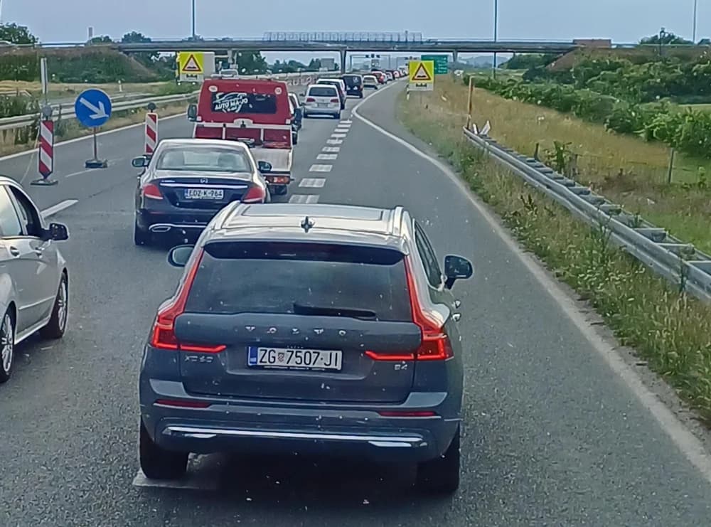 KAOS KOD SL. BRODA: Stvara se ogromna gužva