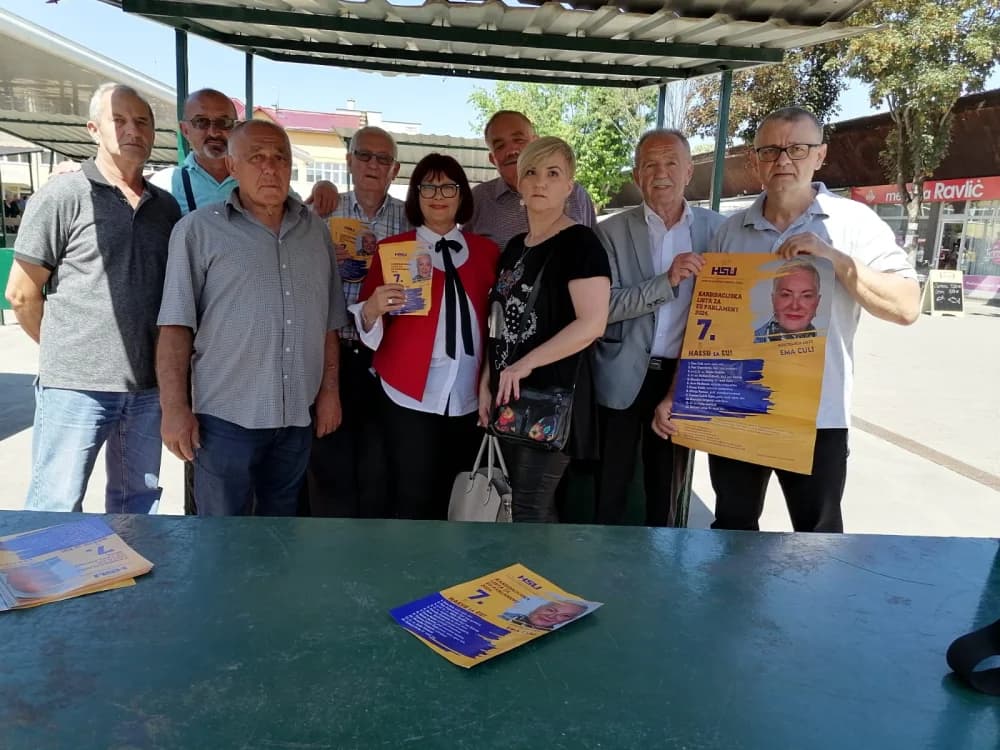 EU IZBORI: Kandidati HSU Silvija Portner i Ante Pavković predstavili se građanima na brodskoj tržnici