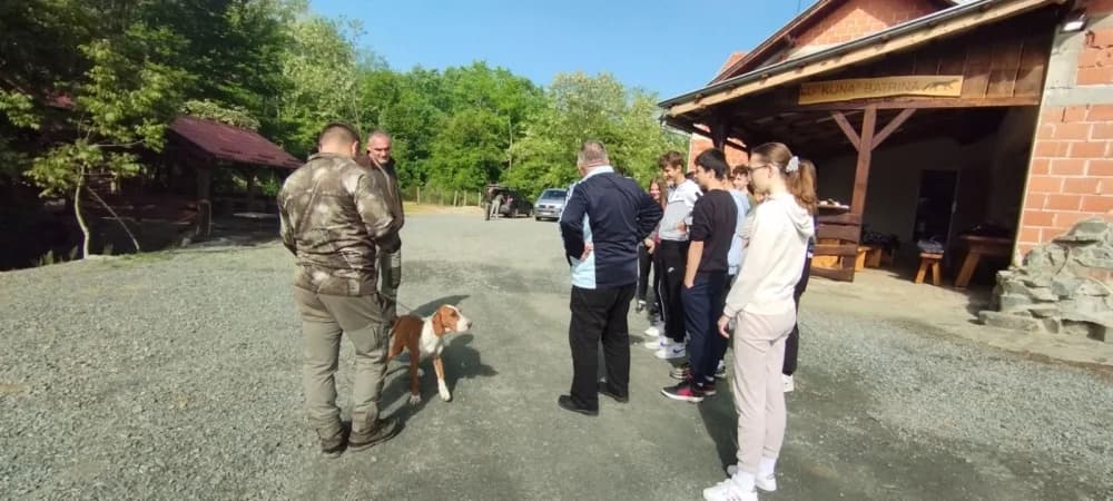 SURADNJA ŠKOLE I LOVACA: Osnovci iz Nove Kapele pohodili lovište pod Požeškom gorom