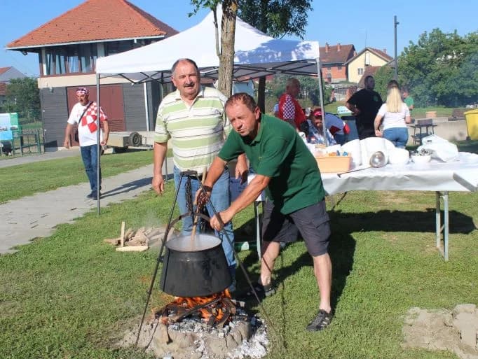 TRADICIONALNA 17. FIŠIJADA U PLETERNICI: Prvo mjesto osvojio Danijel Boranić iz Oriovca