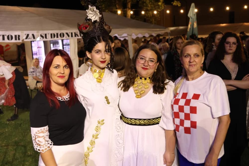 (FOTOGALERIJA) Održana tradicionalna smotra folklora „Oj Sibinju lipo selo naše“
