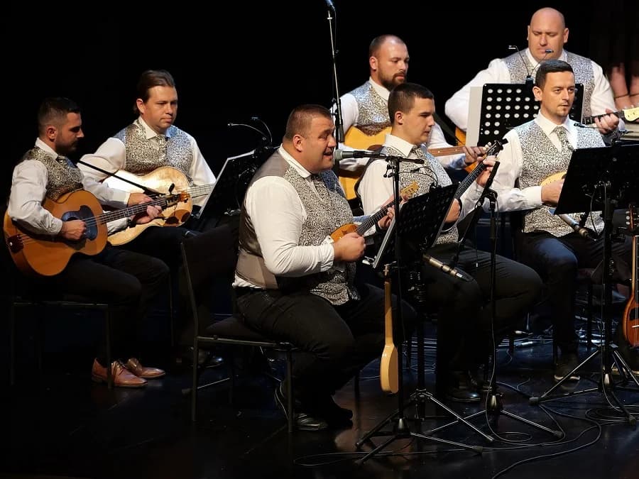 Nastup Brodskog tamburaškog orkestra oduševio publiku