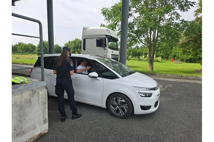 Brodsko-posavski policajci kroz osam tjedana uspješno završili 120. tečaj granične policije