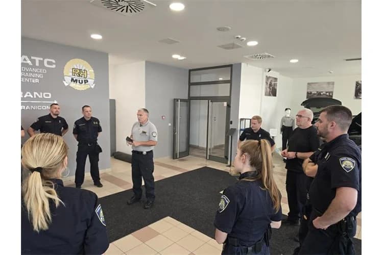 Brodsko-posavski policajci kroz osam tjedana uspješno završili 120. tečaj granične policije