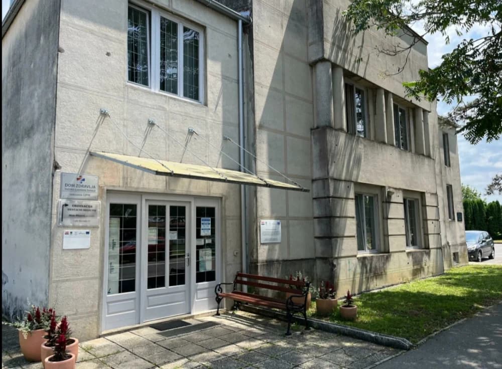 U Domu zdravlja zalijepili bezobrazne ‘doktorske zapovijedi’.