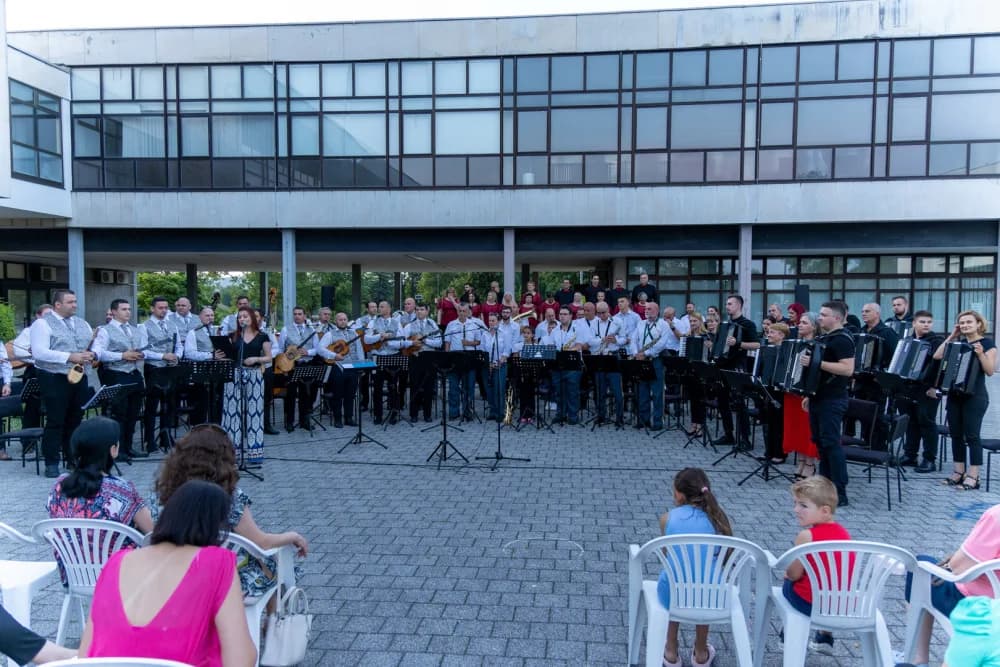 Sinoć održan veliki koncert brodskih glazbenih udruga na platou ispred KKD-a