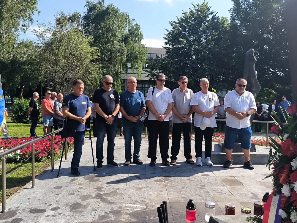 33. obljetnica osnutka 108. brigade - položeni vijenci na Spomeniku poginulim braniteljima