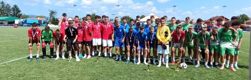 Nogometni početnici iz Batrine pobjednici u svojoj kategoriji, a limačići drugi na dječjem nogometnom turniru u Kaptolu kod Požege
