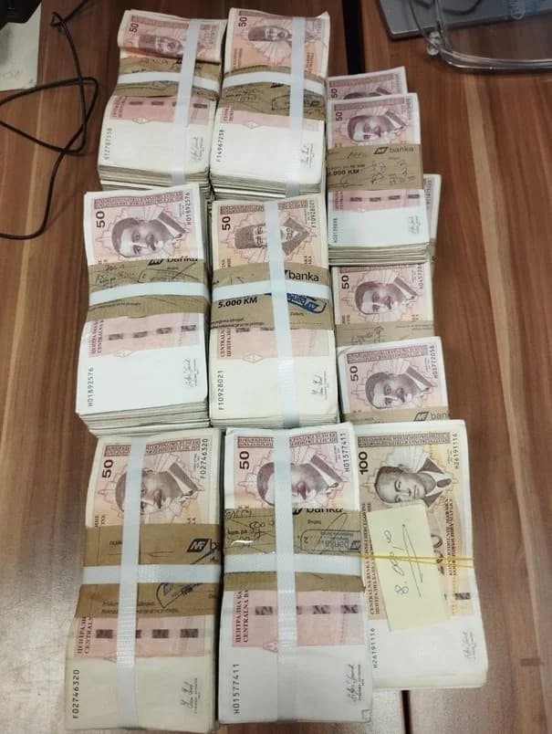 Carinici na graničnom prelazu Stara Gradiška na visini zadatka