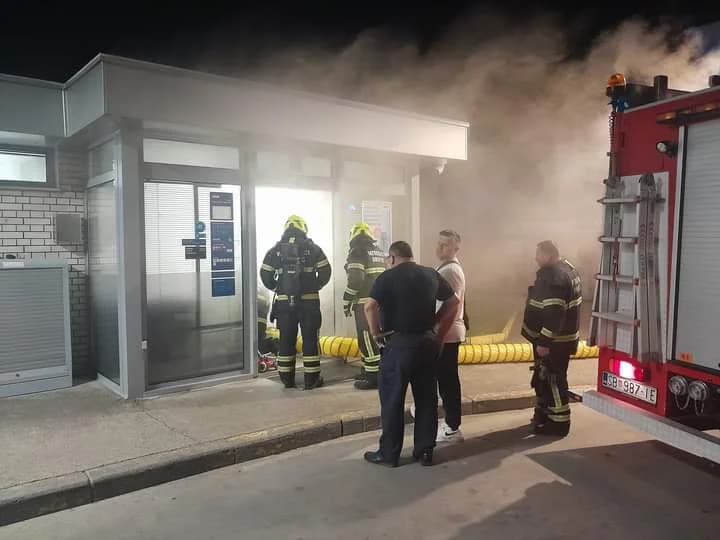 VELIKA DRAMA U ORIOVCU: Na pumpi se pojavilo puno dima, stigli i vatrogasci