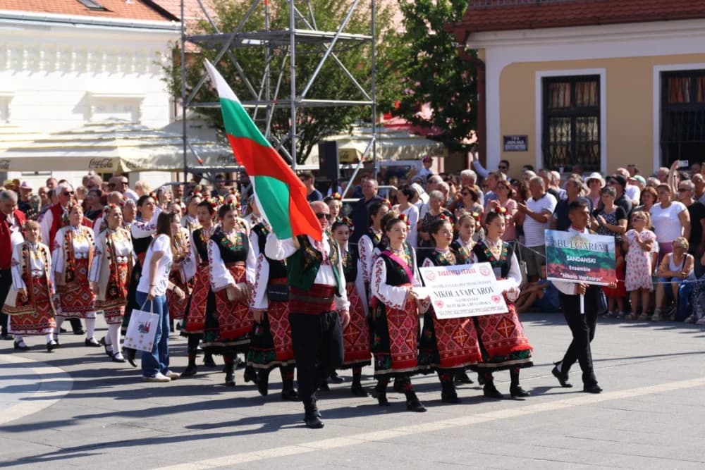 /VELIKA FOTOGALERIJA/ Ljepota tradicije i bogatstvo narodnih običaja dočarana na 58. Đakovačkim vezovima