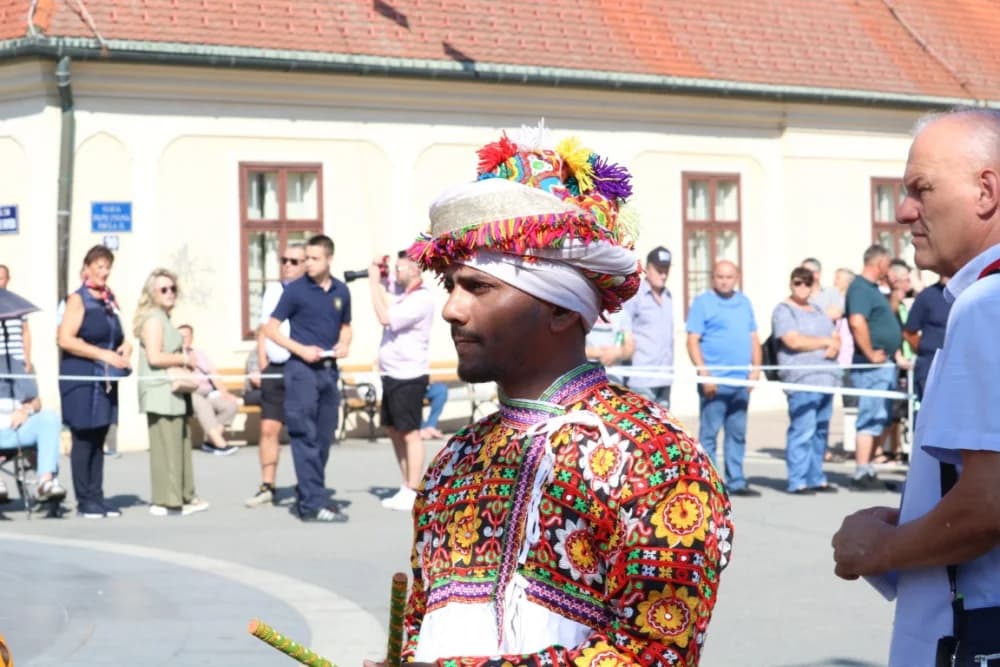 /VELIKA FOTOGALERIJA/ Ljepota tradicije i bogatstvo narodnih običaja dočarana na 58. Đakovačkim vezovima