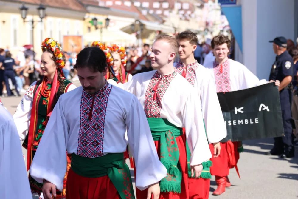 /VELIKA FOTOGALERIJA/ Ljepota tradicije i bogatstvo narodnih običaja dočarana na 58. Đakovačkim vezovima