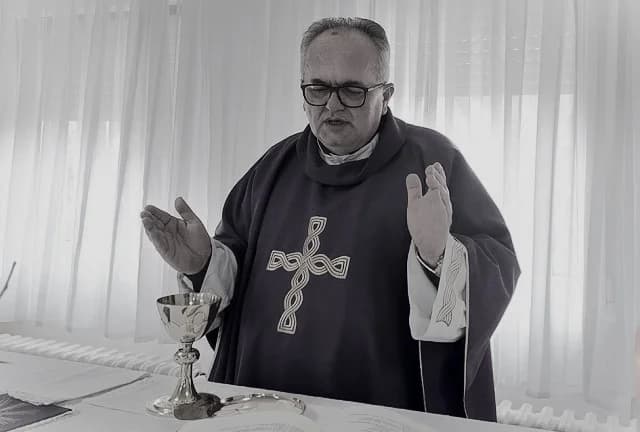VELIKA TUGA: Iznenada preminuo Dražen Akmačić velički župnik i kanonik Stolnog kaptola Požeške biskupije