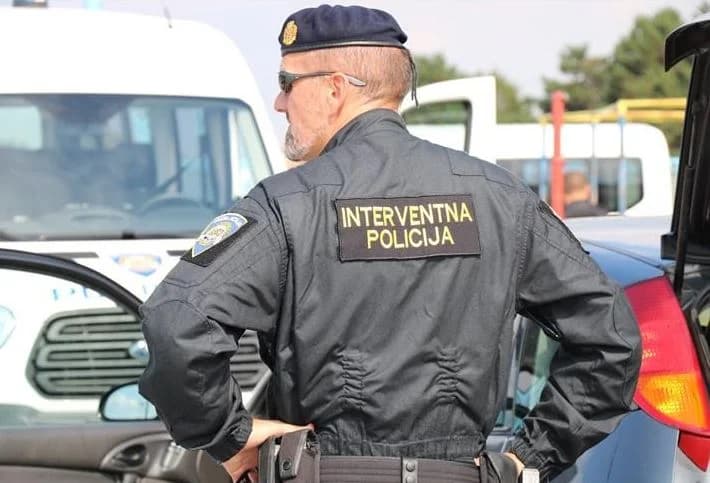 Sinoć tučnjava u brodskom kafiću: Morala doći i policija
