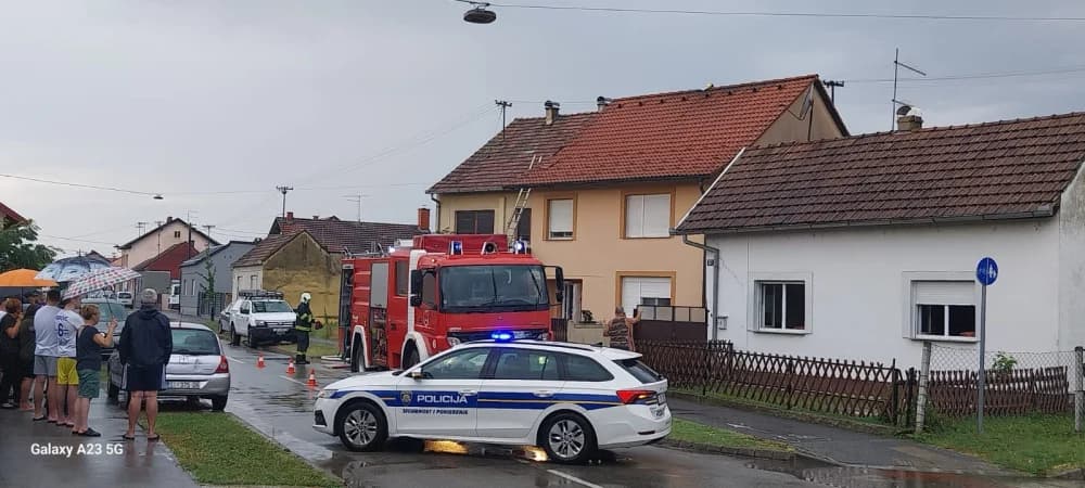 KAOS U SL. BRODU: Jedan grom udario u kuću drugi u kamion