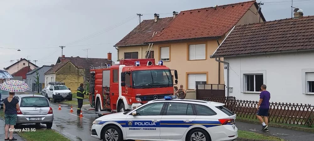 KAOS U SL. BRODU: Jedan grom udario u kuću drugi u kamion