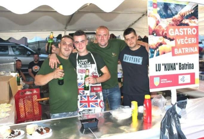 (FOTOGALERIJA) „GASTRO VEČERI“ U BATRINI: Bogat izbor gastronomskih delicija, dobra glazba i zabava do ranih jutarnjih sati