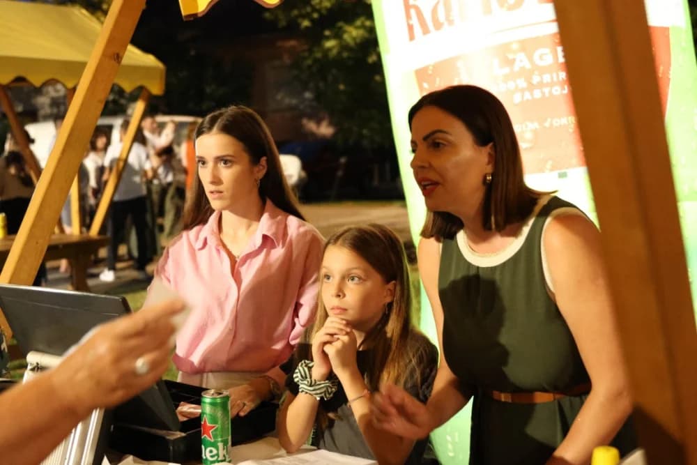 (FOTOGALERIJA) Uz nastup „Energy banda“ i „Slavonskih lola“ održana završna večer Gastro večeri u Batrini