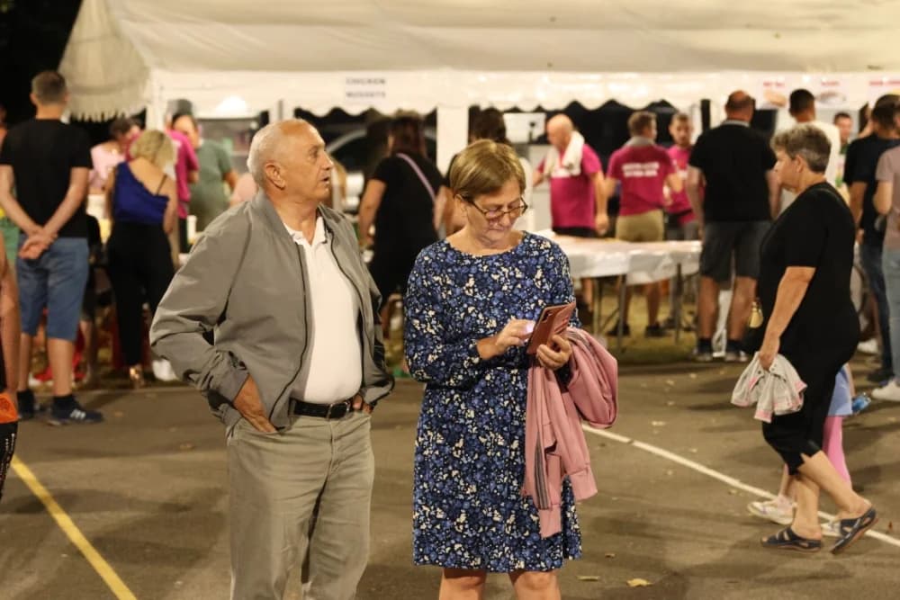 (FOTOGALERIJA) Uz nastup „Energy banda“ i „Slavonskih lola“ održana završna večer Gastro večeri u Batrini