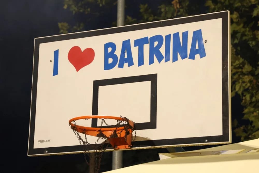 (FOTOGALERIJA) Uz nastup „Energy banda“ i „Slavonskih lola“ održana završna večer Gastro večeri u Batrini