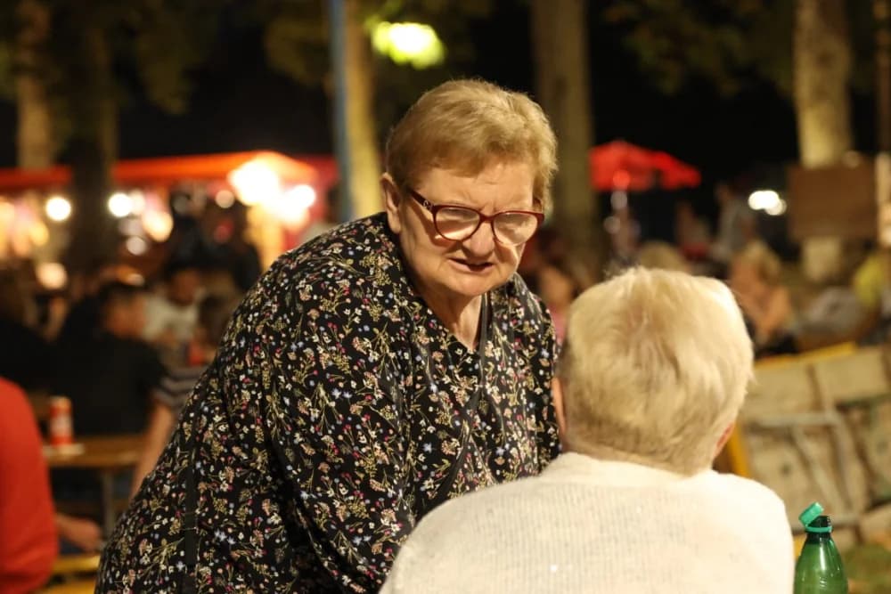 (FOTOGALERIJA) Uz nastup „Energy banda“ i „Slavonskih lola“ održana završna večer Gastro večeri u Batrini