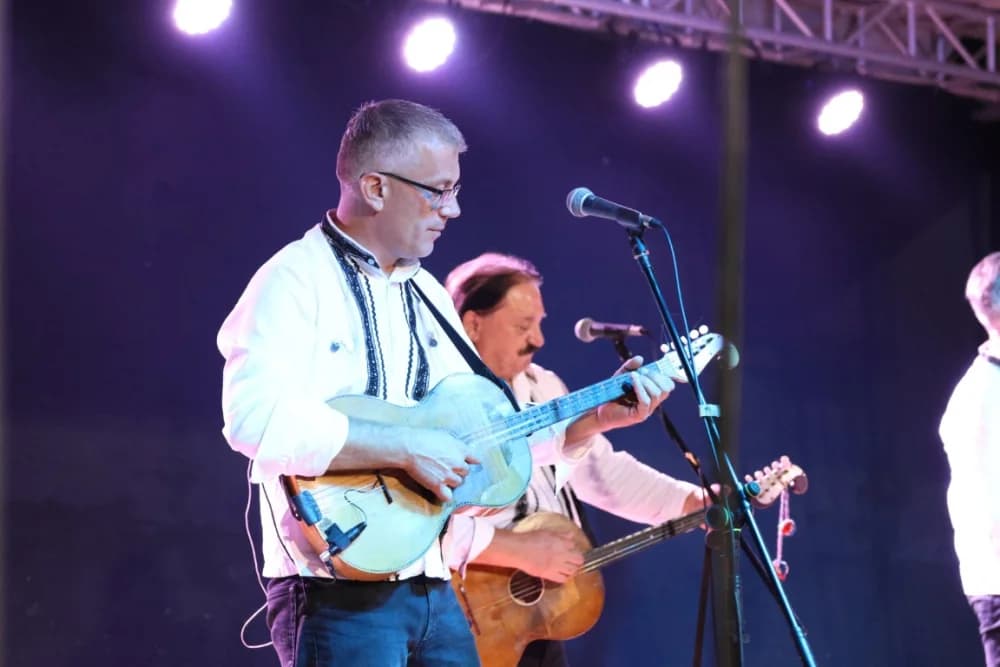 (FOTOGALERIJA) Uz nastup „Energy banda“ i „Slavonskih lola“ održana završna večer Gastro večeri u Batrini
