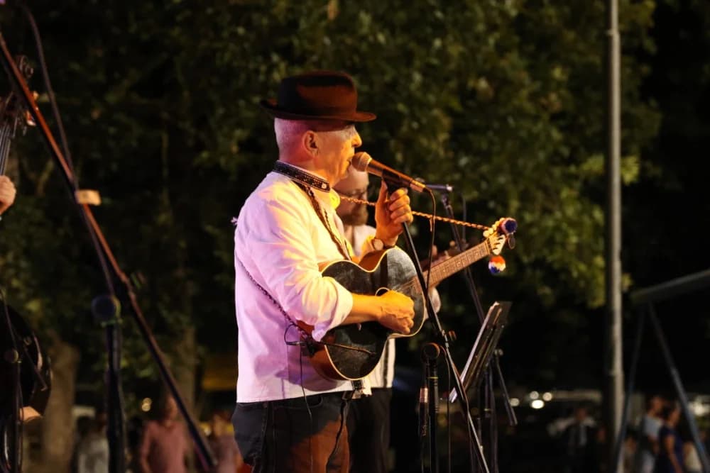 (FOTOGALERIJA) Uz nastup „Energy banda“ i „Slavonskih lola“ održana završna večer Gastro večeri u Batrini
