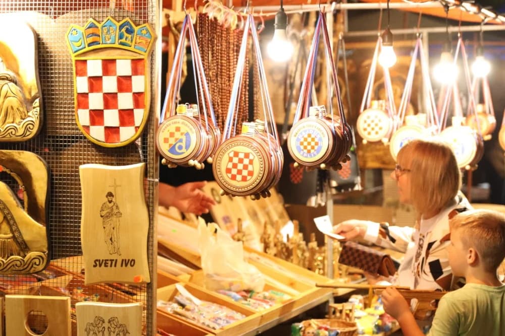 (FOTOGALERIJA) Uz nastup „Energy banda“ i „Slavonskih lola“ održana završna večer Gastro večeri u Batrini
