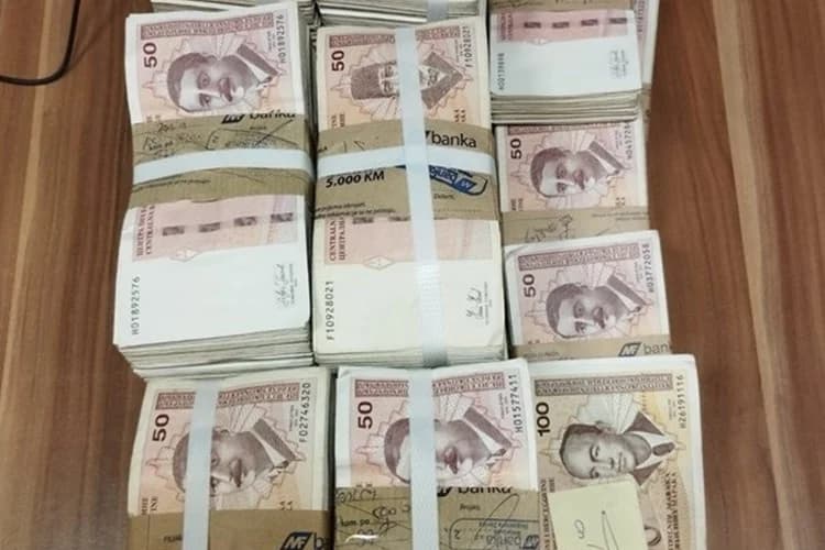 NEMA PROLAZA: Naši carinici otkrili nezakonit novac, objavili i fotke