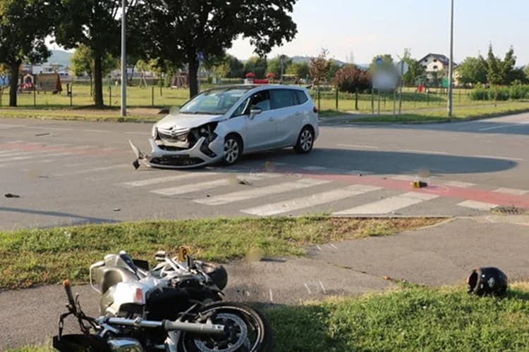 TEŠKA PROMETNA NA LIVADI: Sudarili se auto i motor, ima ozlijeđenih