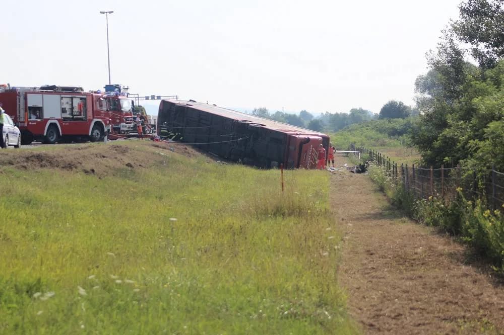 TUŽNA OBLJETNICA: Hrpa policije, hitne, evo kako je izgledao ulaz u Sl. Brod