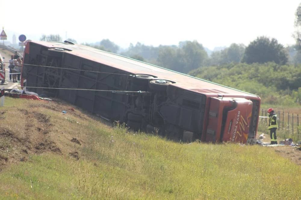 TUŽNA OBLJETNICA: Hrpa policije, hitne, evo kako je izgledao ulaz u Sl. Brod