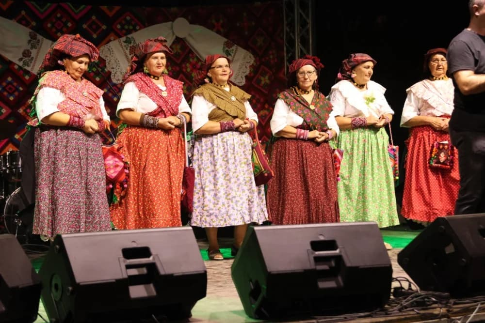 Odvoračka večer privukla brojne posjetitelje na kojoj je nastupili KUD-ovi, Branko Polić, Miroslav Škoro i Valentino band iz Požege