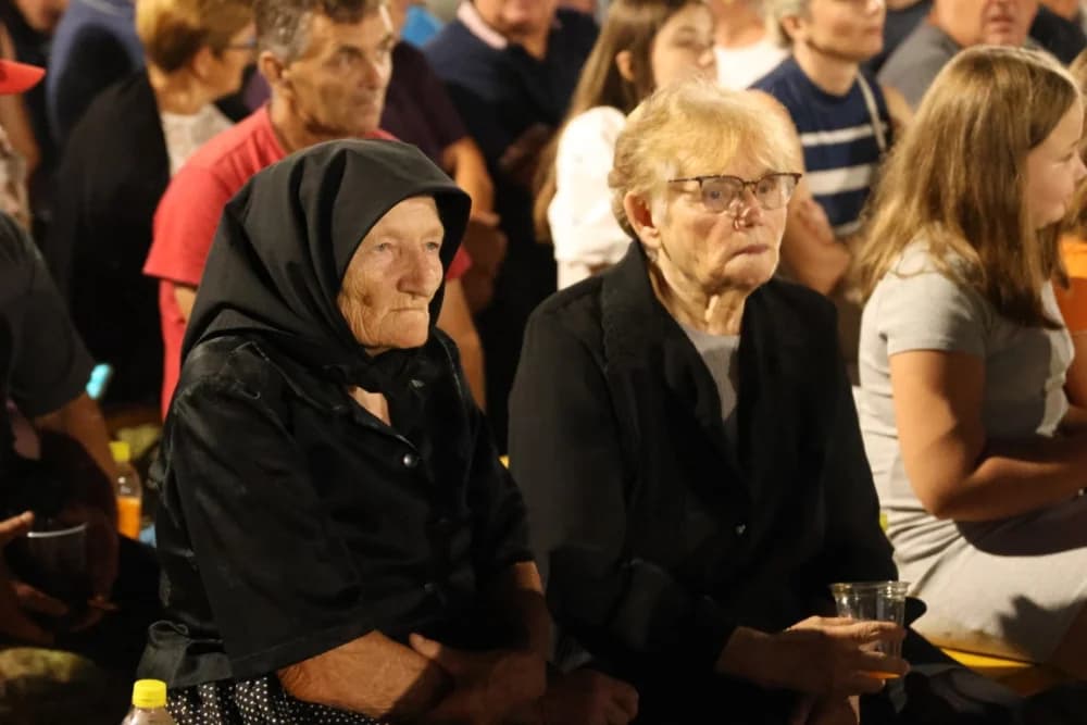 Odvoračka večer privukla brojne posjetitelje na kojoj je nastupili KUD-ovi, Branko Polić, Miroslav Škoro i Valentino band iz Požege