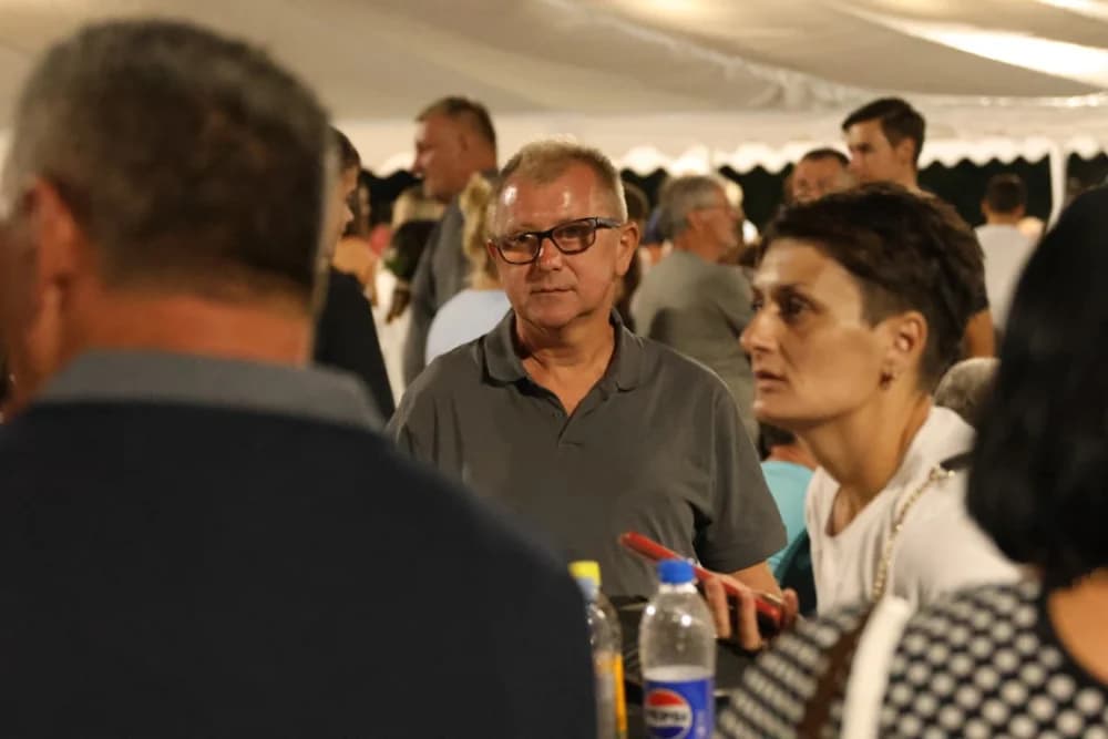Odvoračka večer privukla brojne posjetitelje na kojoj je nastupili KUD-ovi, Branko Polić, Miroslav Škoro i Valentino band iz Požege