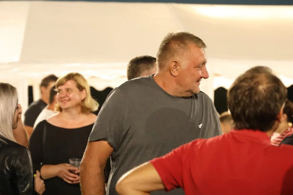 Odvoračka večer privukla brojne posjetitelje na kojoj je nastupili KUD-ovi, Branko Polić, Miroslav Škoro i Valentino band iz Požege
