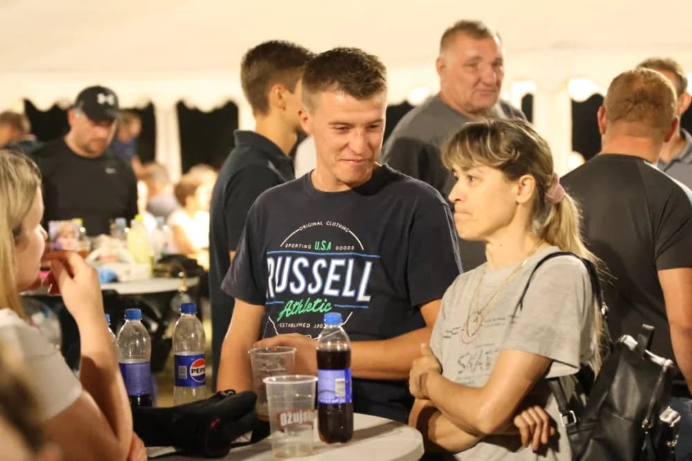 Odvoračka večer privukla brojne posjetitelje na kojoj je nastupili KUD-ovi, Branko Polić, Miroslav Škoro i Valentino band iz Požege