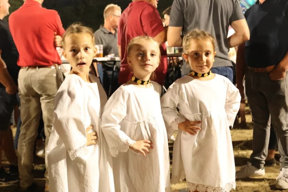 Odvoračka večer privukla brojne posjetitelje na kojoj je nastupili KUD-ovi, Branko Polić, Miroslav Škoro i Valentino band iz Požege