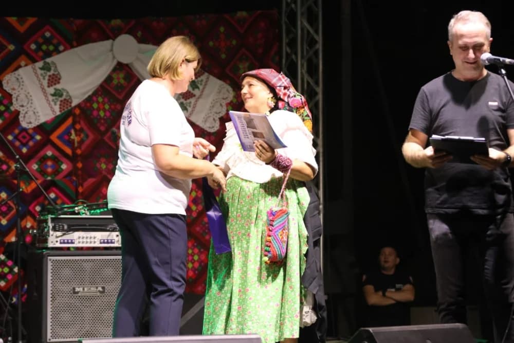 Odvoračka večer privukla brojne posjetitelje na kojoj je nastupili KUD-ovi, Branko Polić, Miroslav Škoro i Valentino band iz Požege