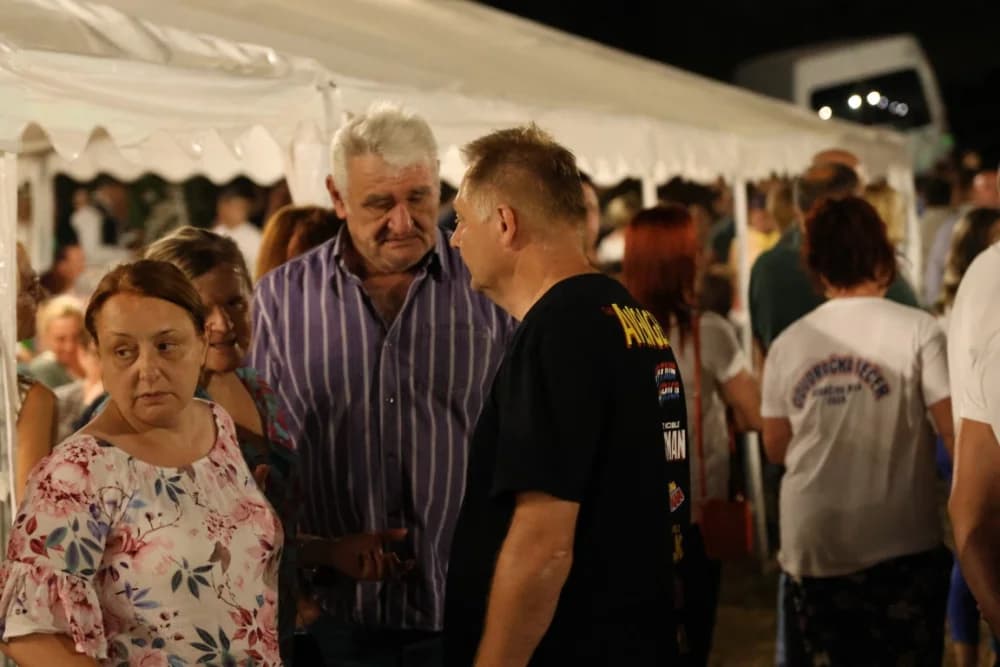 Odvoračka večer privukla brojne posjetitelje na kojoj je nastupili KUD-ovi, Branko Polić, Miroslav Škoro i Valentino band iz Požege