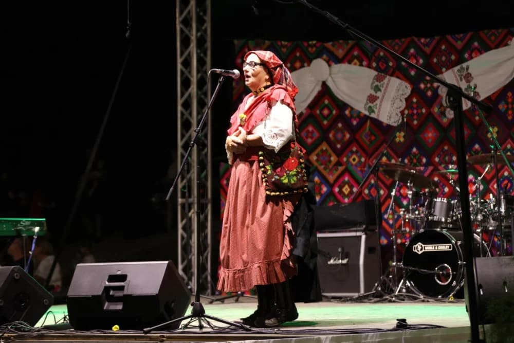 Odvoračka večer privukla brojne posjetitelje na kojoj je nastupili KUD-ovi, Branko Polić, Miroslav Škoro i Valentino band iz Požege
