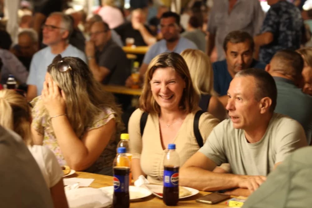 Odvoračka večer privukla brojne posjetitelje na kojoj je nastupili KUD-ovi, Branko Polić, Miroslav Škoro i Valentino band iz Požege