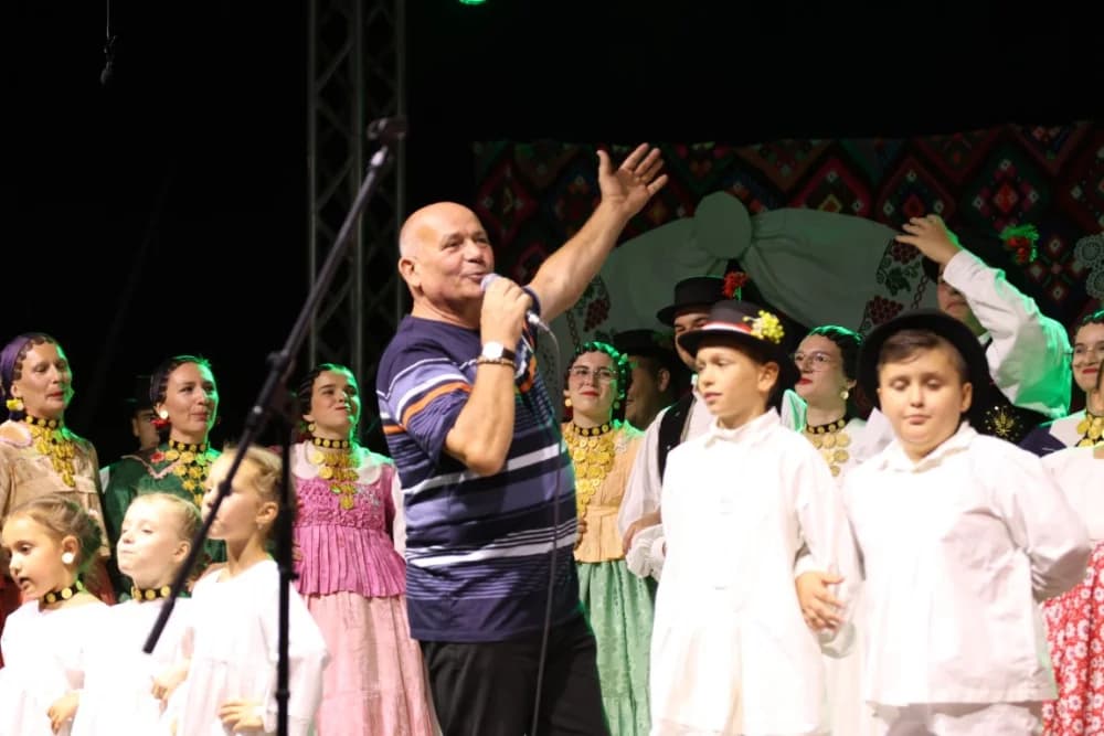 Odvoračka večer privukla brojne posjetitelje na kojoj je nastupili KUD-ovi, Branko Polić, Miroslav Škoro i Valentino band iz Požege