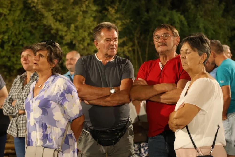Odvoračka večer privukla brojne posjetitelje na kojoj je nastupili KUD-ovi, Branko Polić, Miroslav Škoro i Valentino band iz Požege
